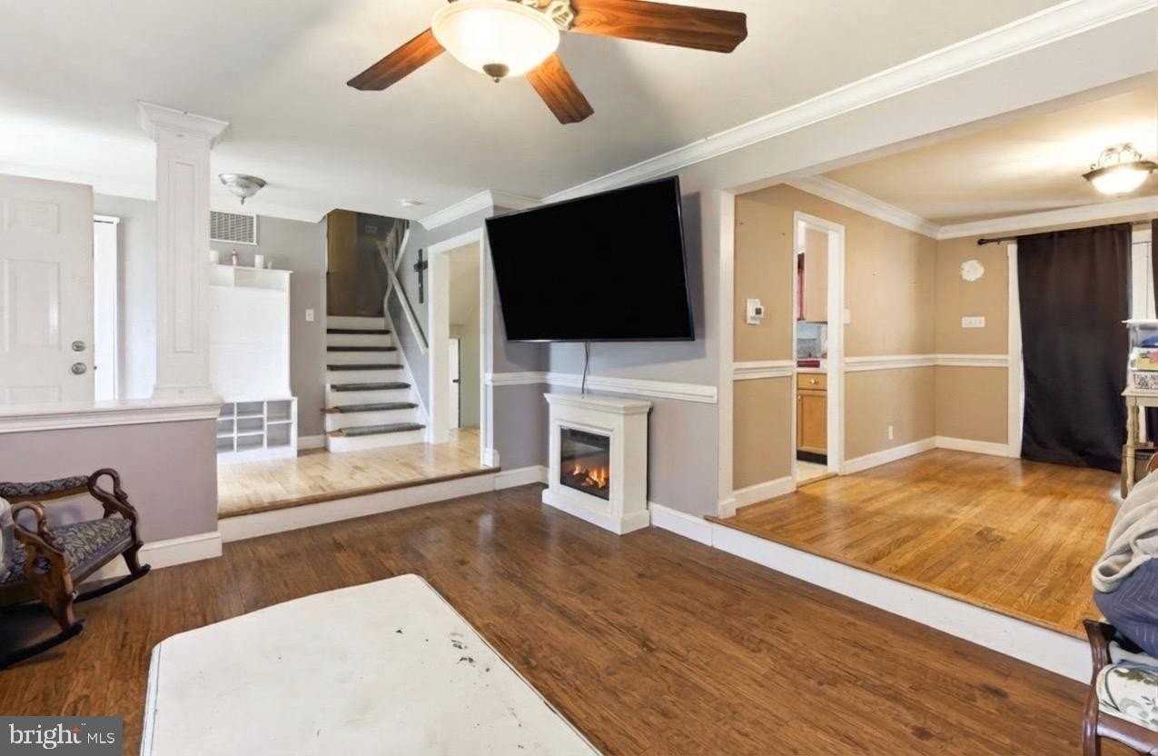 914 Schuyler Pl - Photo 6 of 14