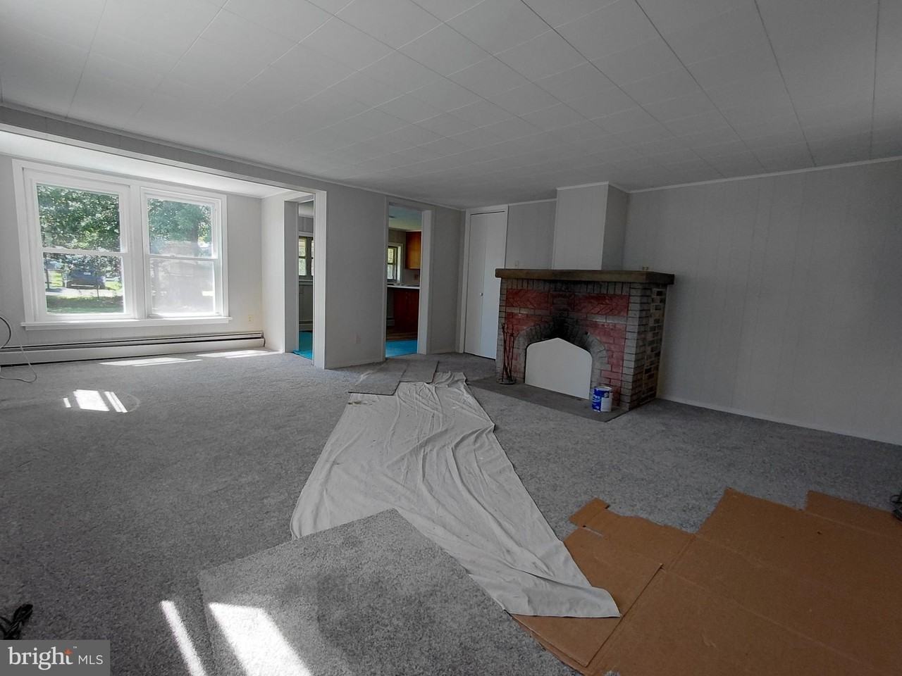 205 E Mill St - Photo 7 of 11