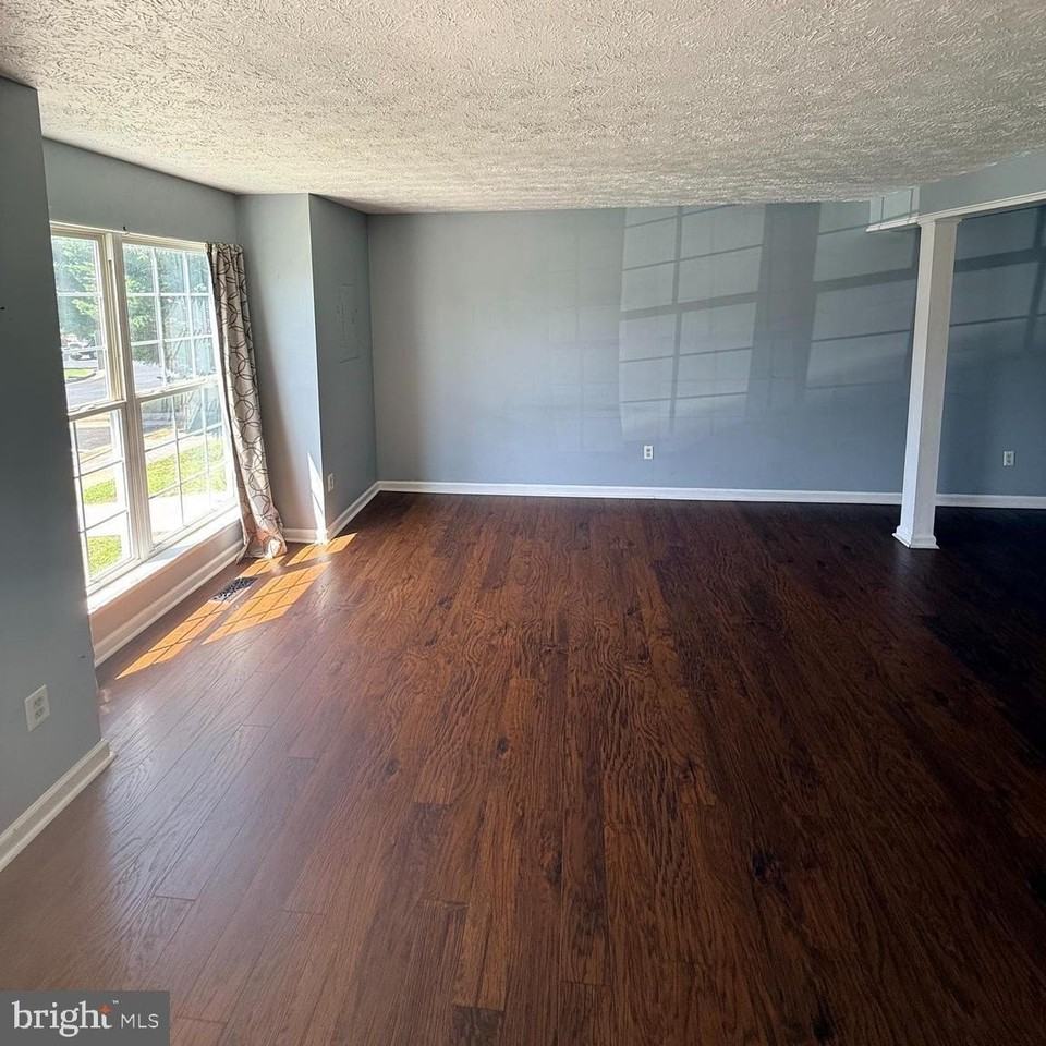 103 Sutton Ct - Photo 3 of 24