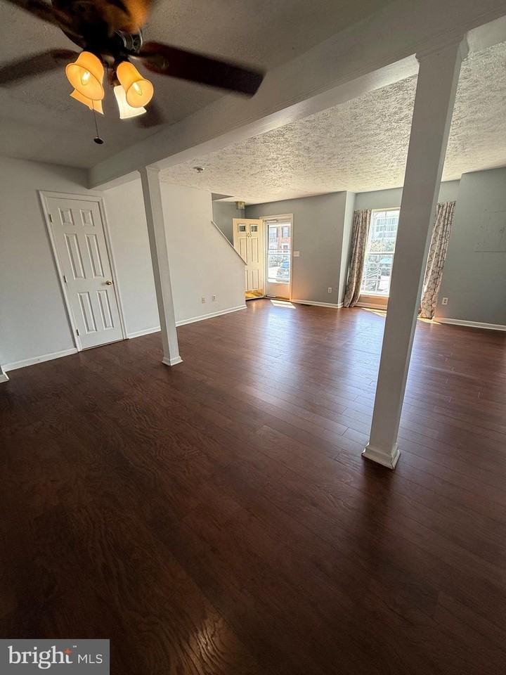 103 Sutton Ct - Photo 4 of 24