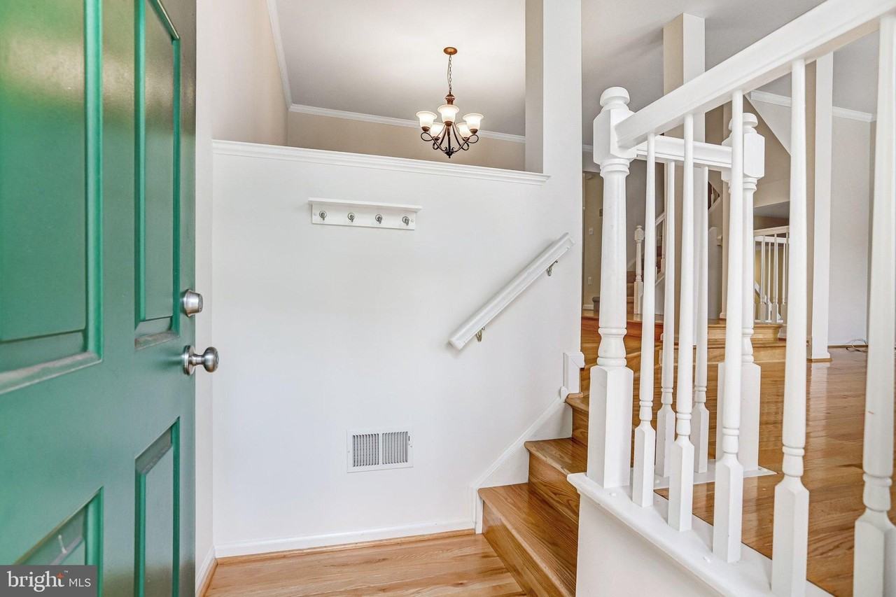 20913 Sandstone Sq - Photo 2 of 48