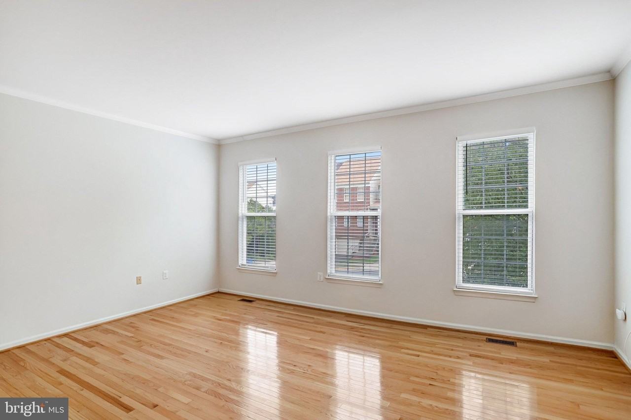 20913 Sandstone Sq - Photo 6 of 48