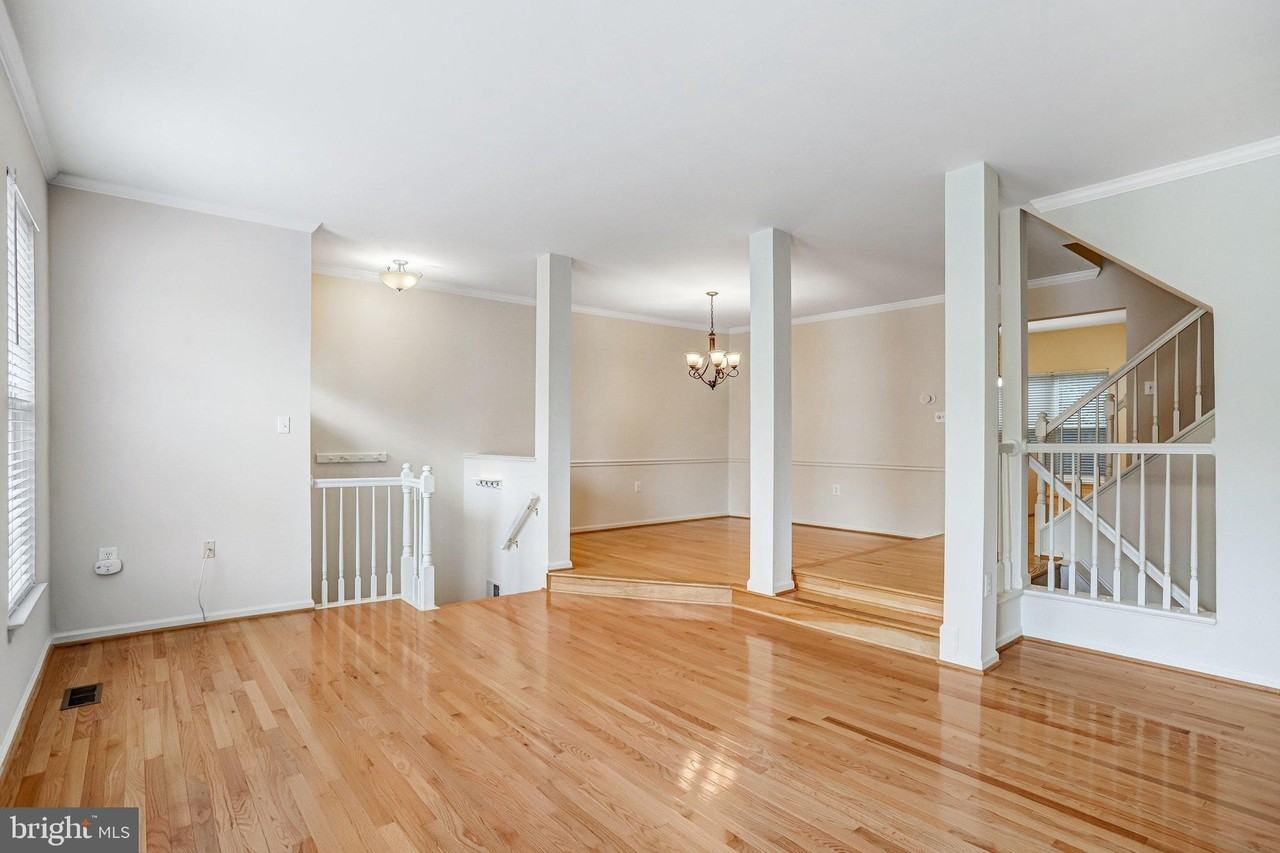 20913 Sandstone Sq - Photo 7 of 48
