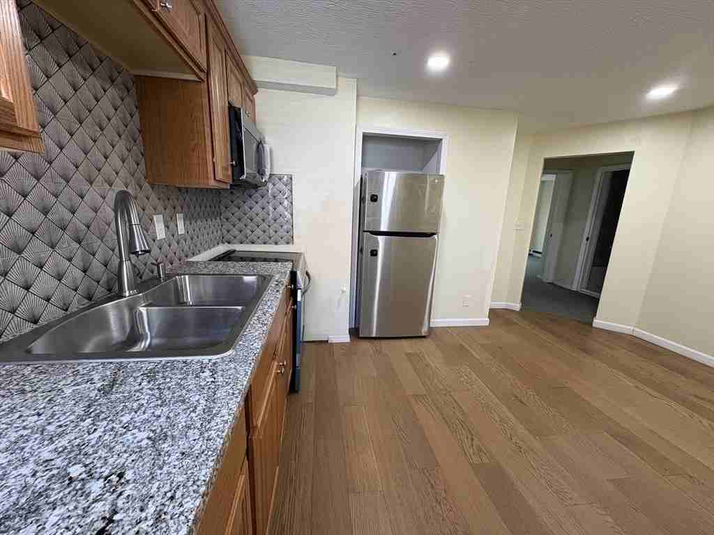 45 Mason Ave ##2 - Photo 4 of 19