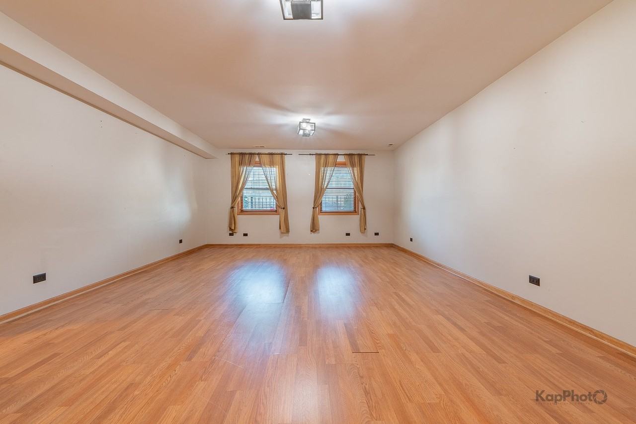 519 S Maplewood Ave - Photo 7 of 27