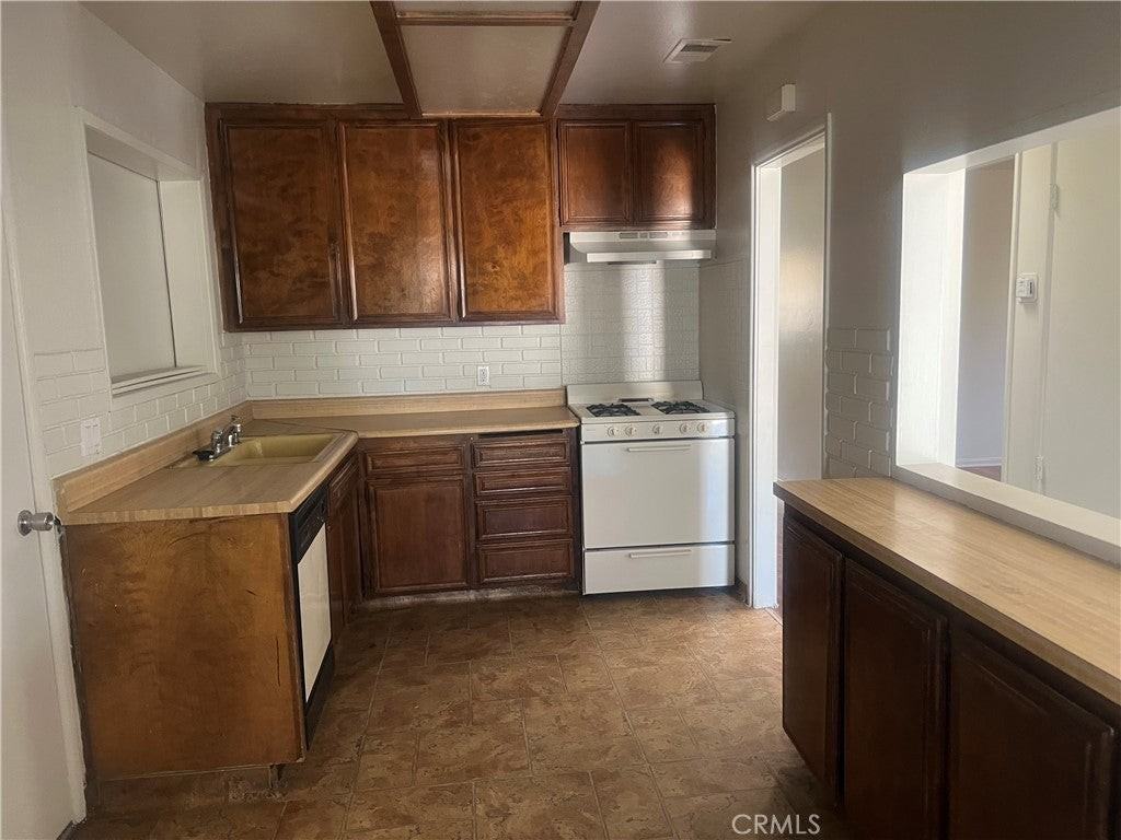 44302 Kirkland Ave - Photo 3 of 6