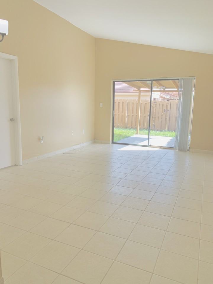 13566 SW 11th Ln - Photo 3 of 38