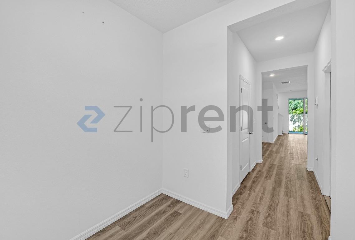226 Royal Spoonbill Dr - Photo 2 of 26