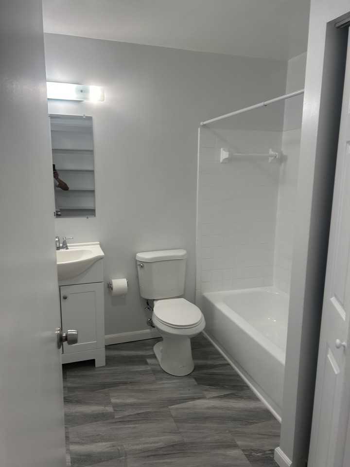 1637 Carriage House Terrace #I - Photo 2 of 5