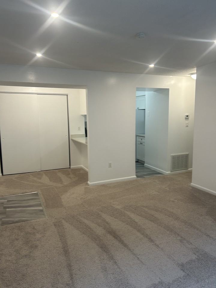 1637 Carriage House Terrace #I - Photo 5 of 5