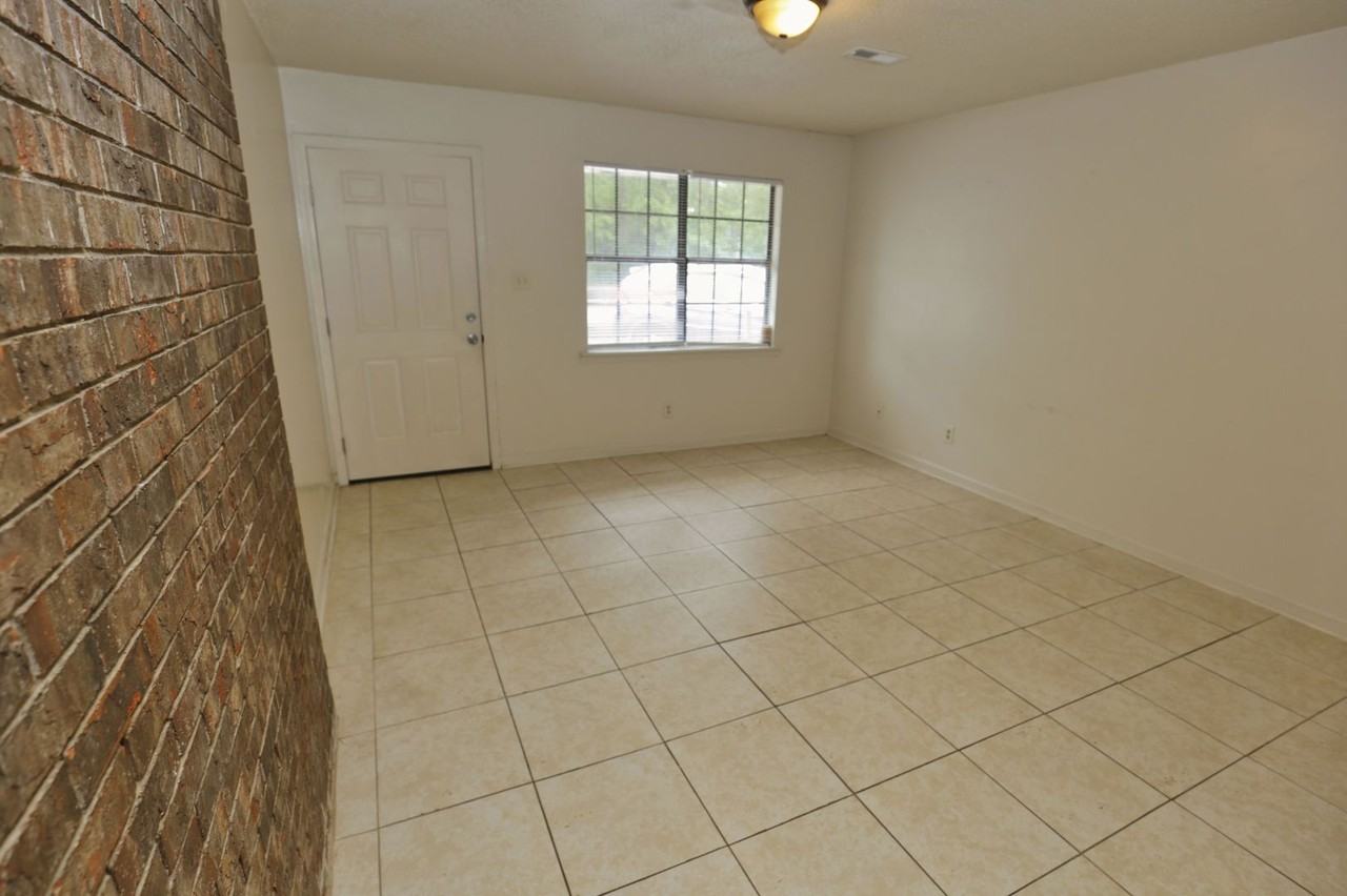 410 Madison - Photo 4 of 14