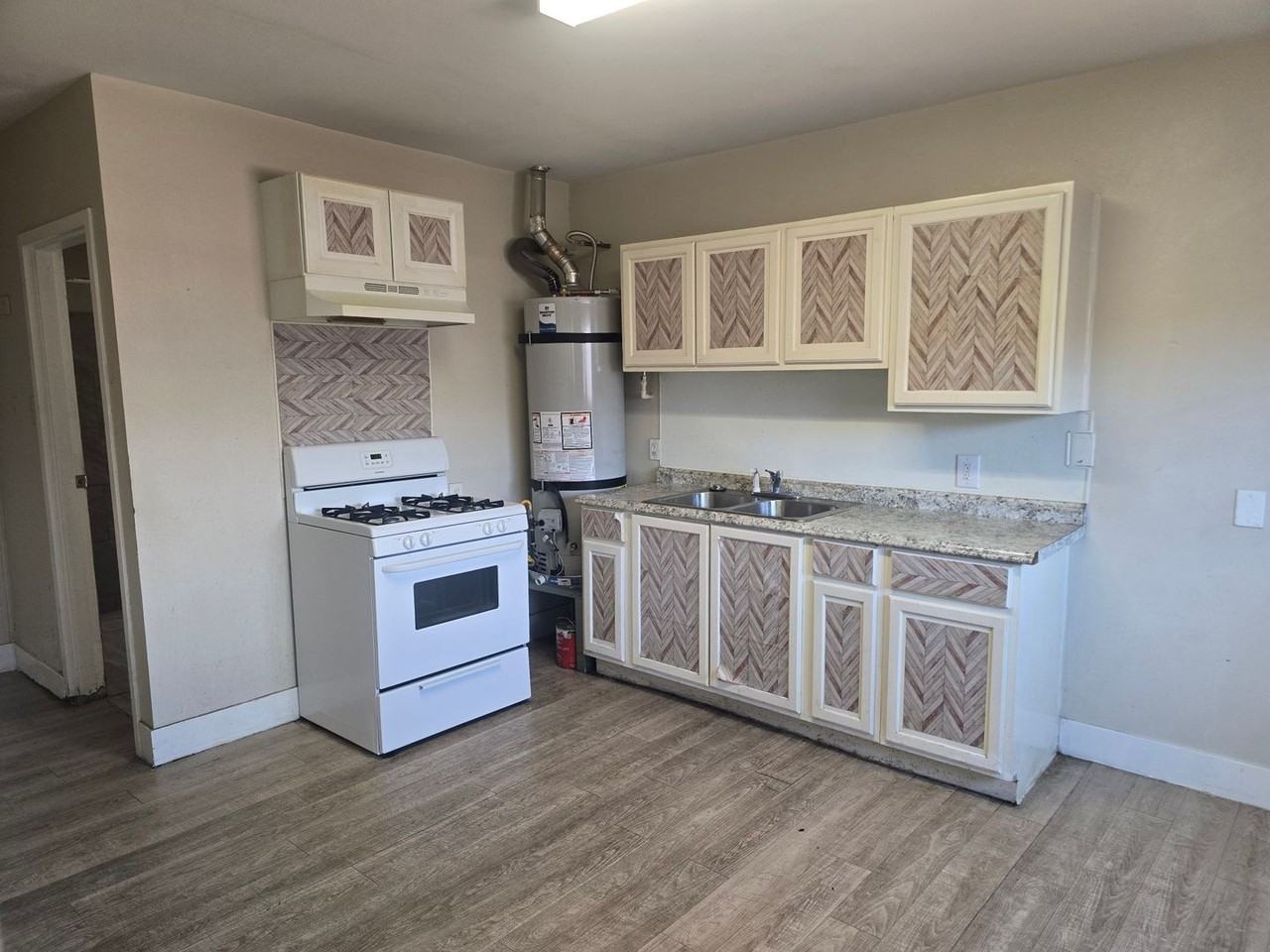HERNANDEZ PRINCETON 1911 NORTH LAS VEGAS NV 89030 - Photo 2 of 32