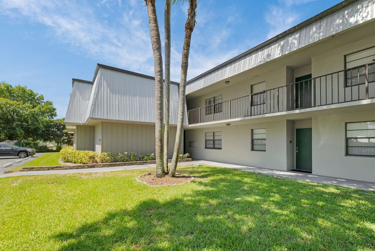 Pierce Beach Premier Apartments at Woodland Condominium - Photo 3 of 50