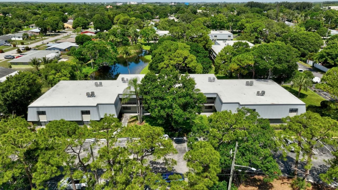 Pierce Beach Premier Apartments at Woodland Condominium - Photo 4 of 50