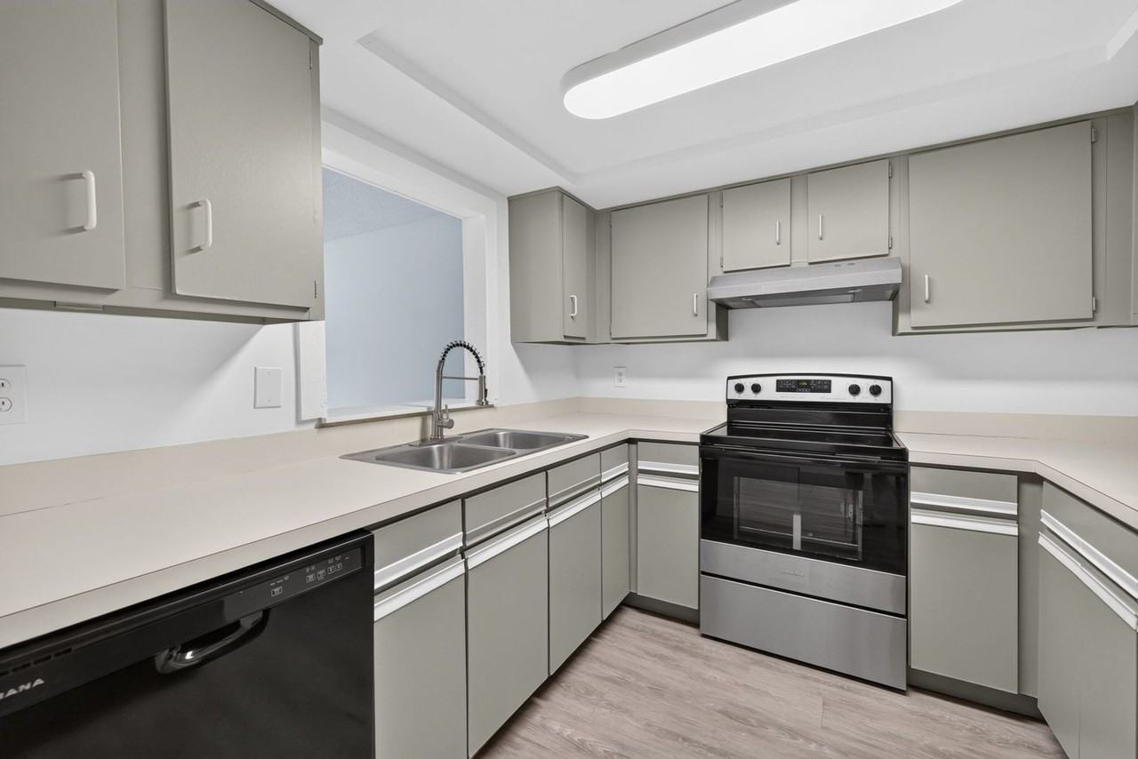 Pierce Beach Premier Apartments at Woodland Condominium - Photo 6 of 50