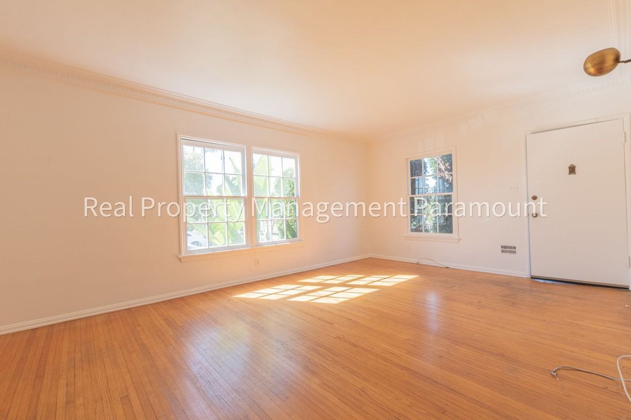 1460 S Orange Grove Ave - Photo 2 of 17