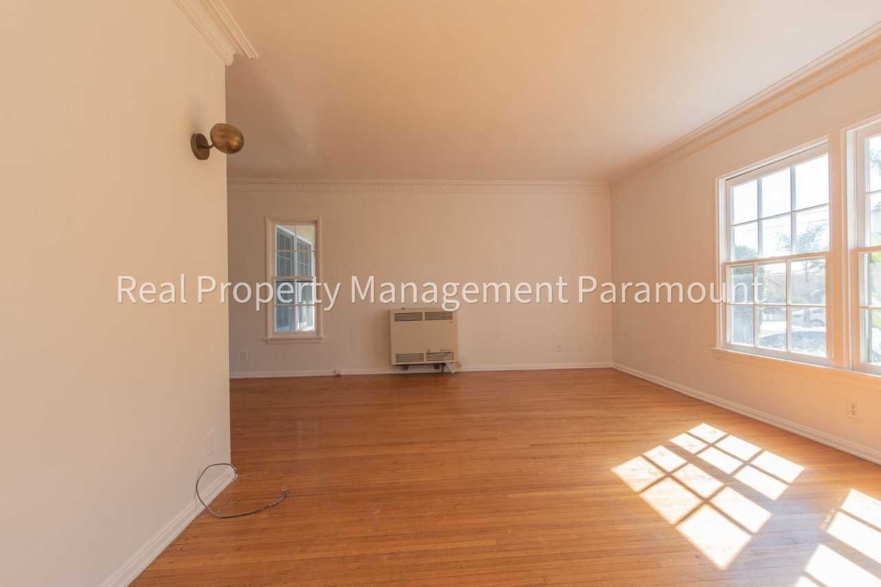 1460 S Orange Grove Ave - Photo 4 of 17