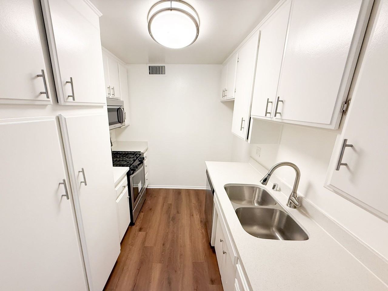 11825 Magnolia Apartments - Photo 7 of 36
