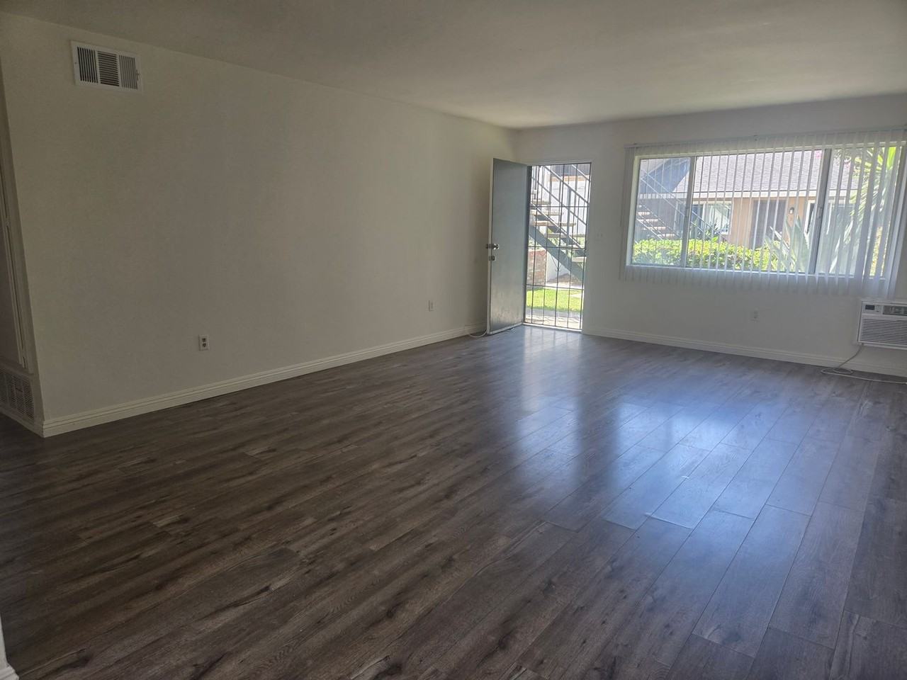 2052 - Photo 2 of 19
