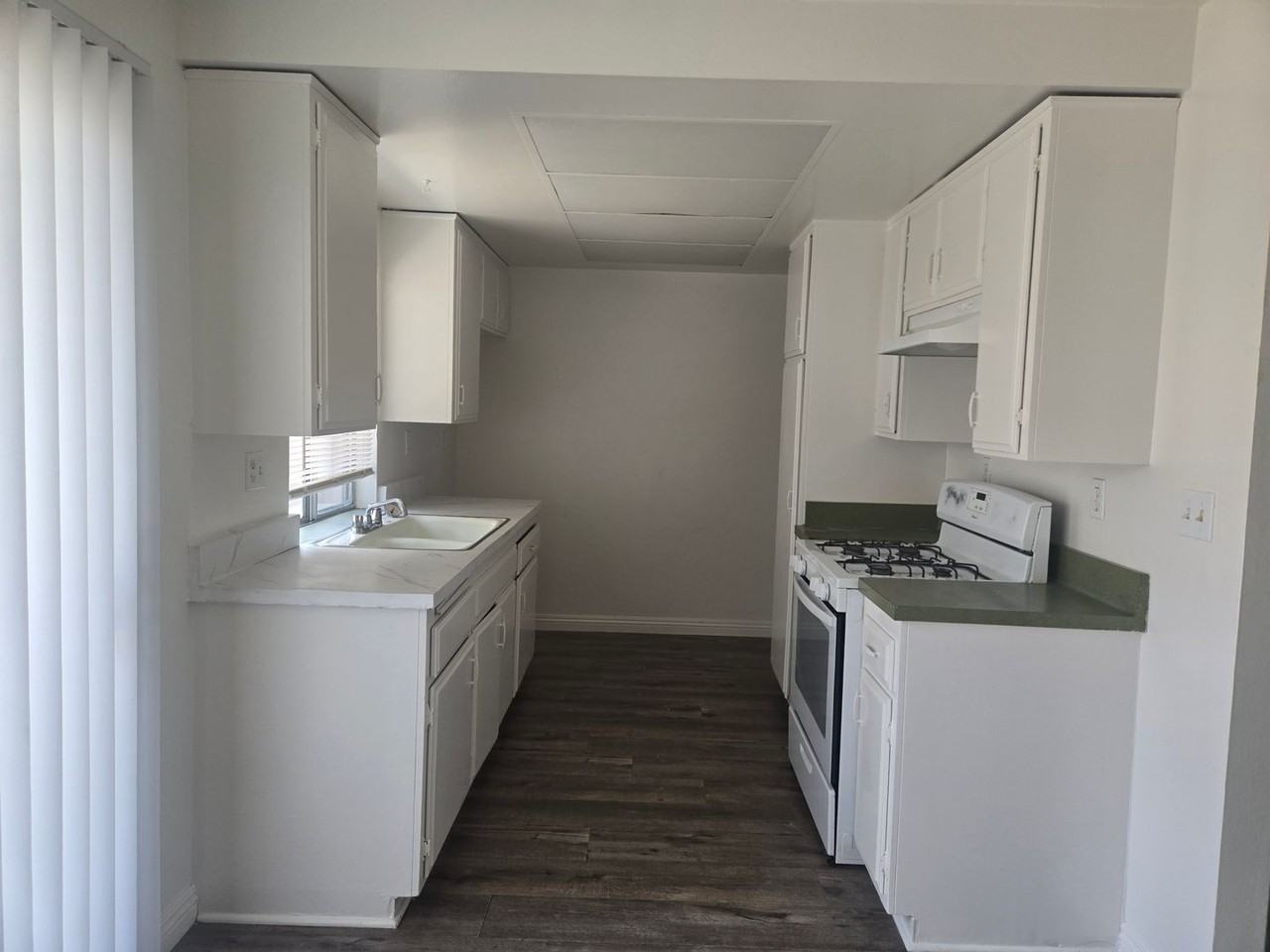 2052 - Photo 3 of 19