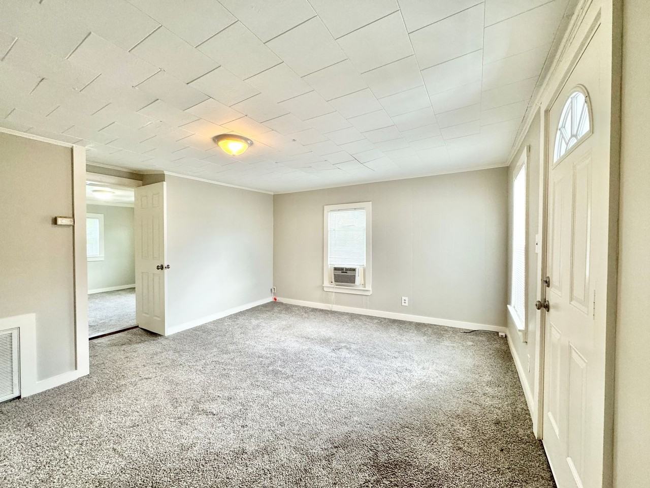 109 S Lyndon St #7 - Photo 2 of 10