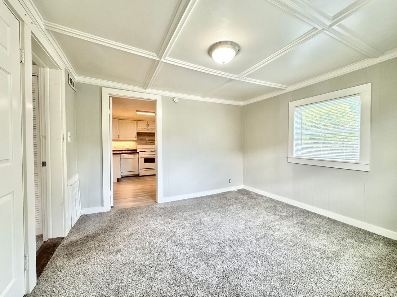 109 S Lyndon St #7 - Photo 4 of 10