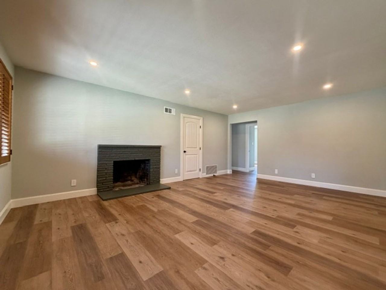 23743 Clayton St - Photo 2 of 11