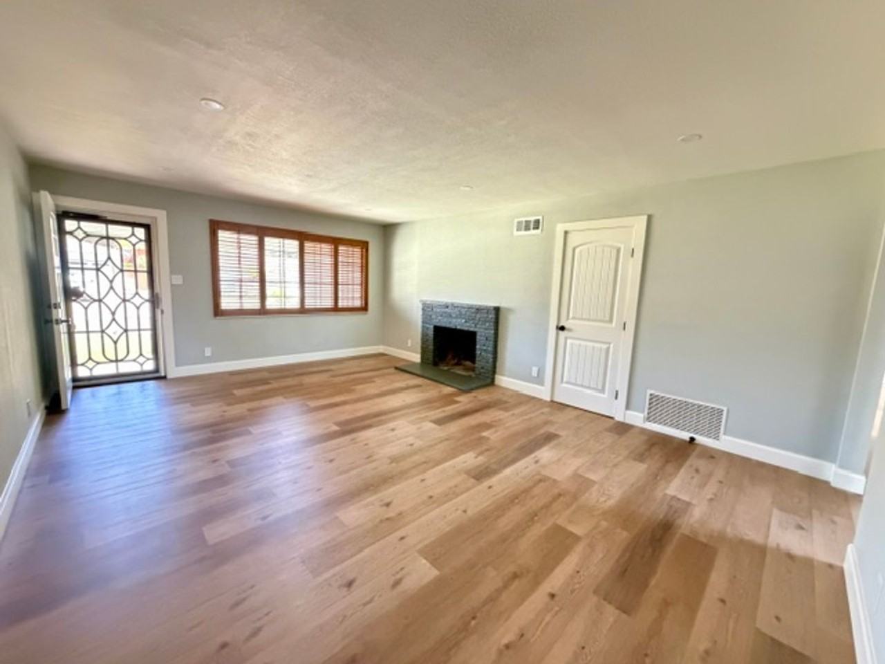 23743 Clayton St - Photo 3 of 11
