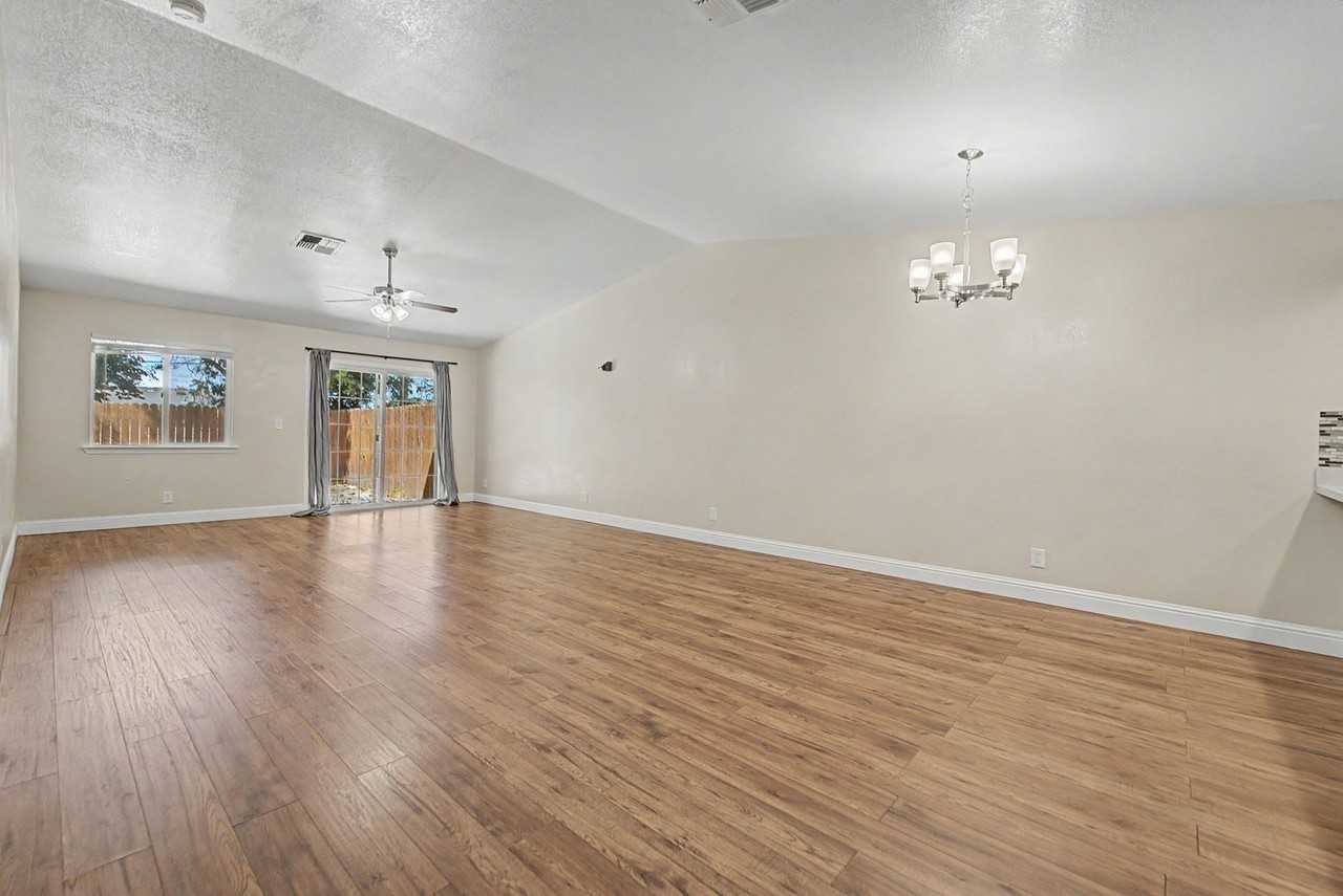 1741 Wildflower Cir - Photo 4 of 16