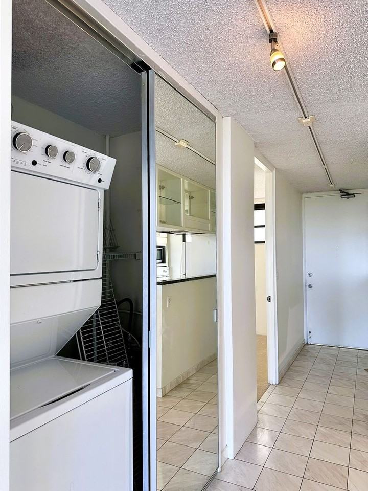 4300 Kahala Towers #A604 - Photo 5 of 16