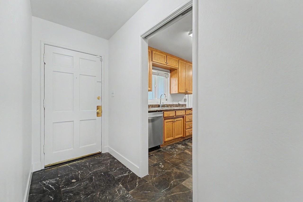 698 King Ave - Photo 3 of 17