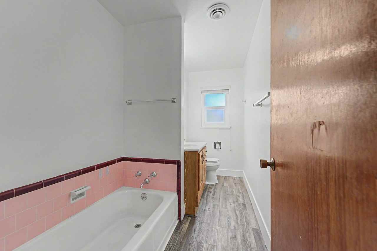 698 King Ave - Photo 4 of 17