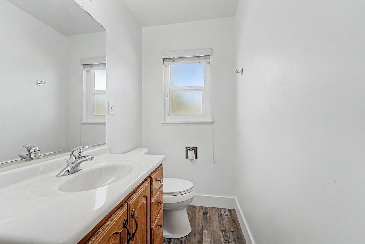 698 King Ave - Photo 5 of 17