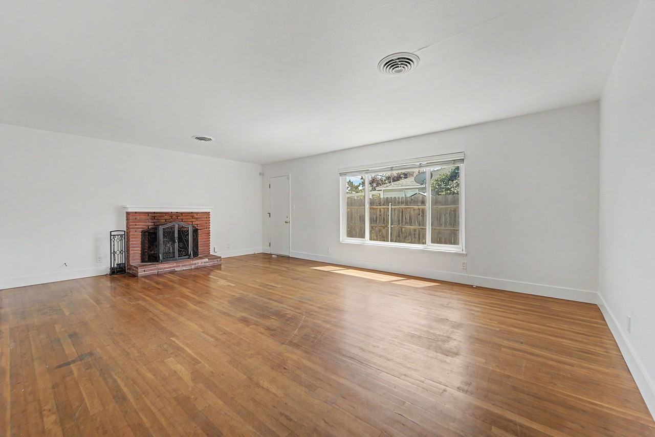 698 King Ave - Photo 6 of 17
