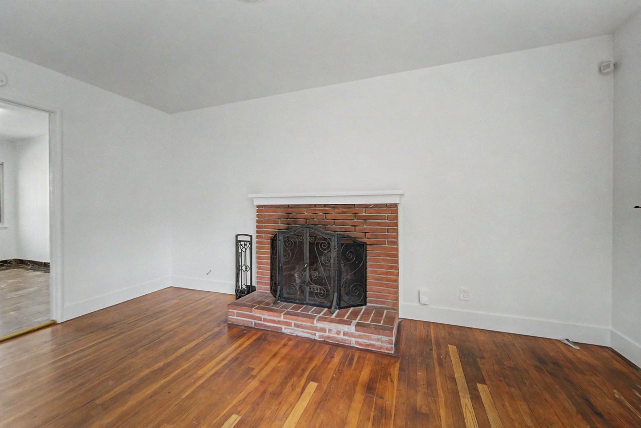 698 King Ave - Photo 7 of 17