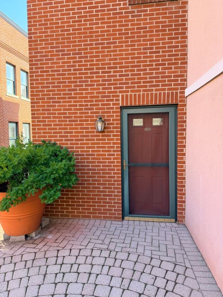 133 Walton St - Photo 4 of 21