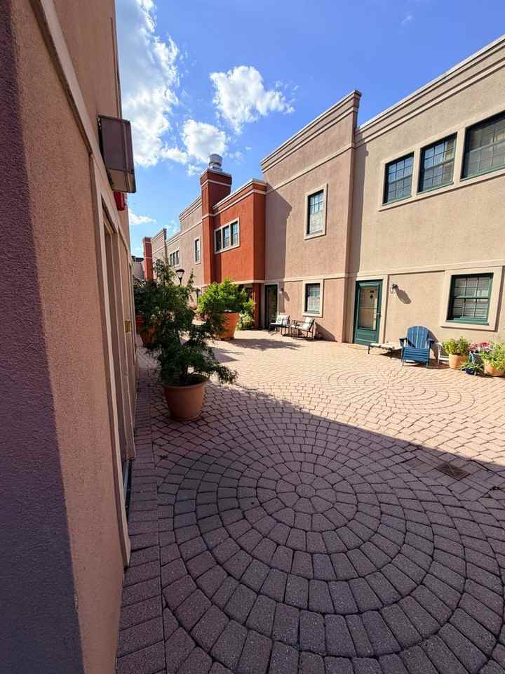 133 Walton St - Photo 5 of 21