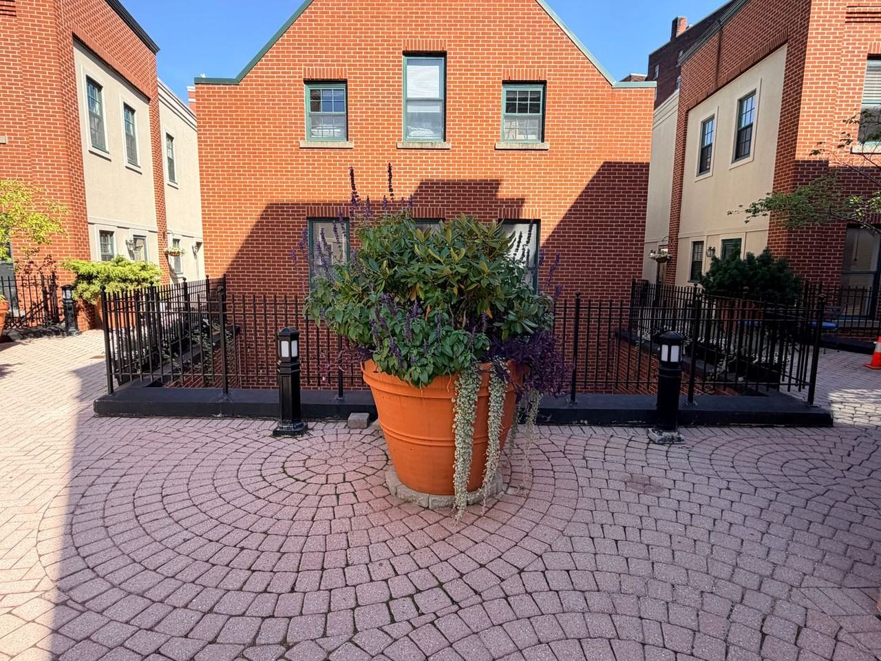 133 Walton St - Photo 7 of 21