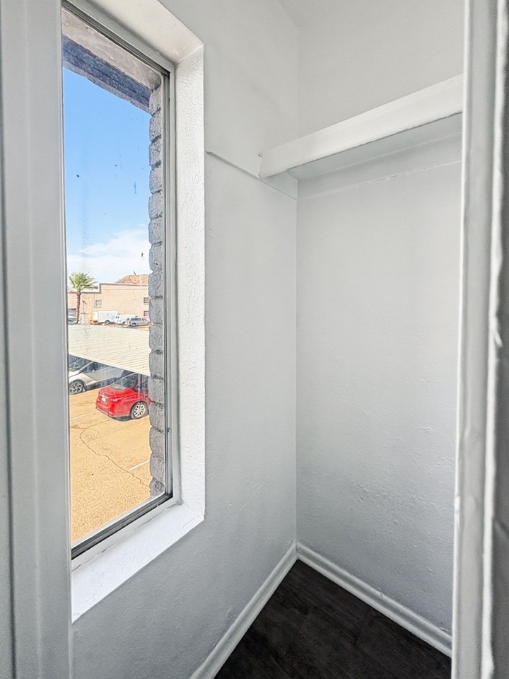 13020 N 21st Place - Photo 2 of 19