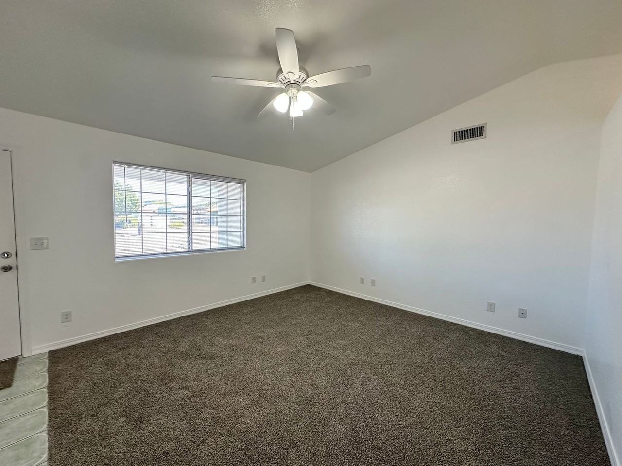 6582 Hershey Way - Photo 5 of 48