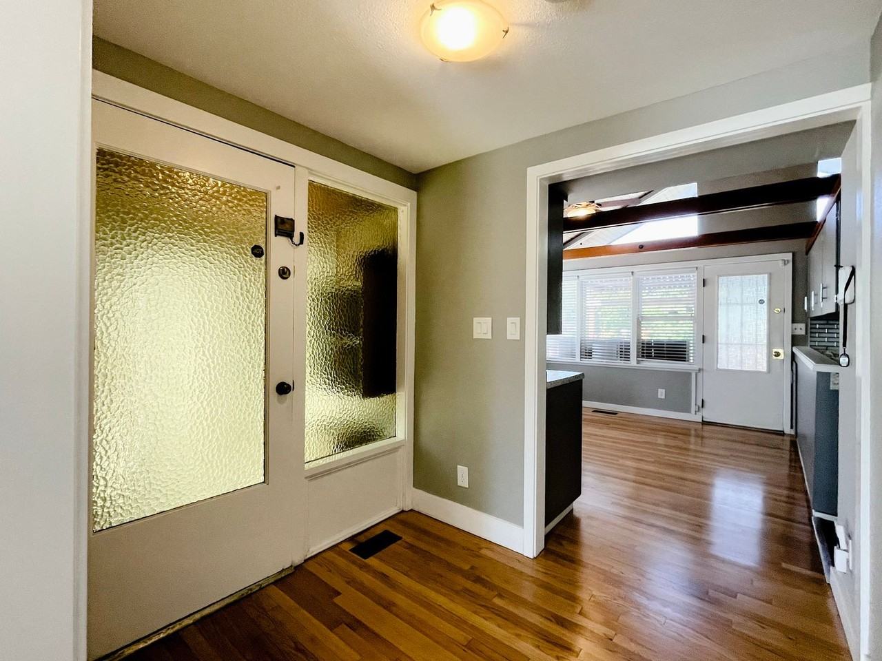6908 S 115th St - Photo 3 of 22