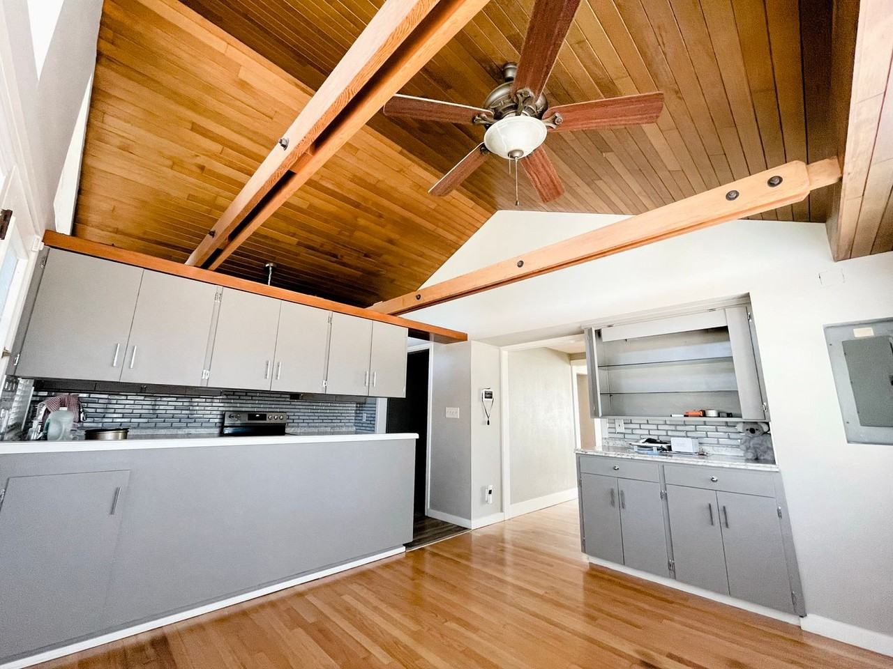 6908 S 115th St - Photo 5 of 22