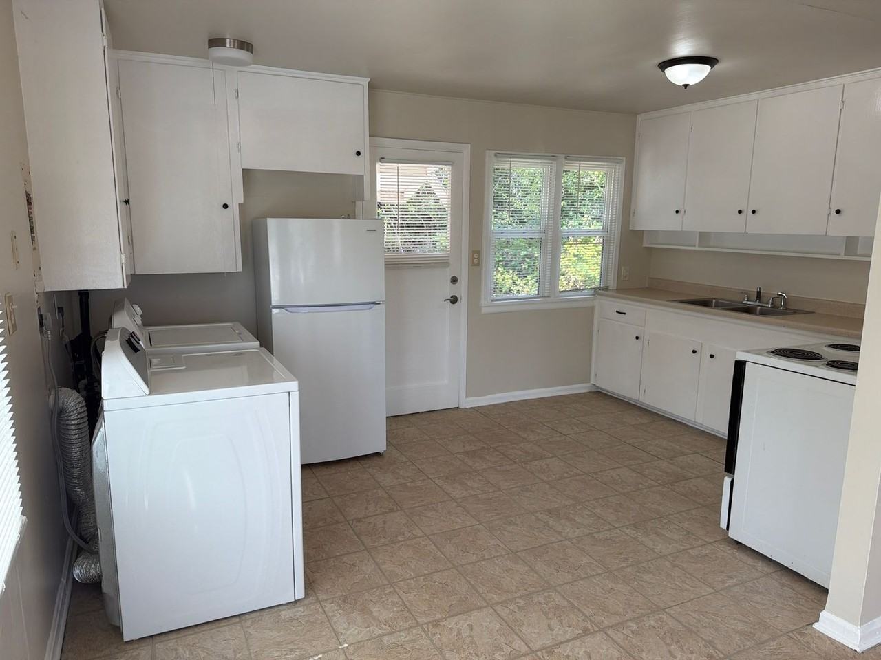 3323 Tarabochia St - Photo 5 of 14