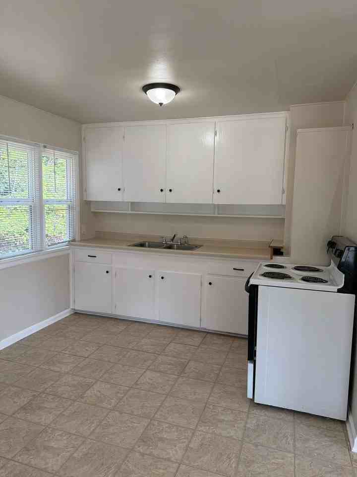 3323 Tarabochia St - Photo 6 of 14
