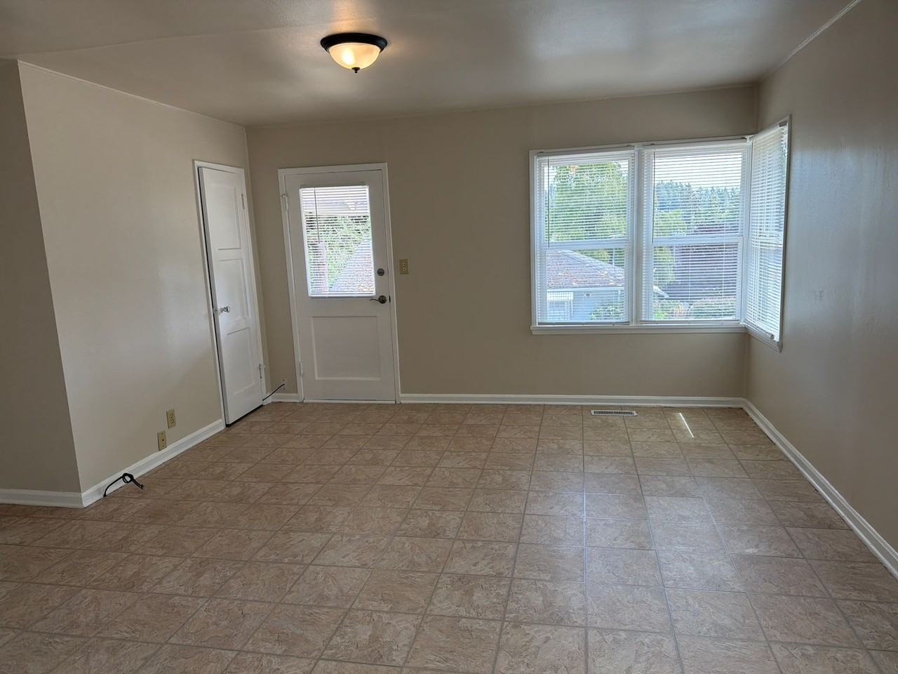 3323 Tarabochia St - Photo 7 of 14
