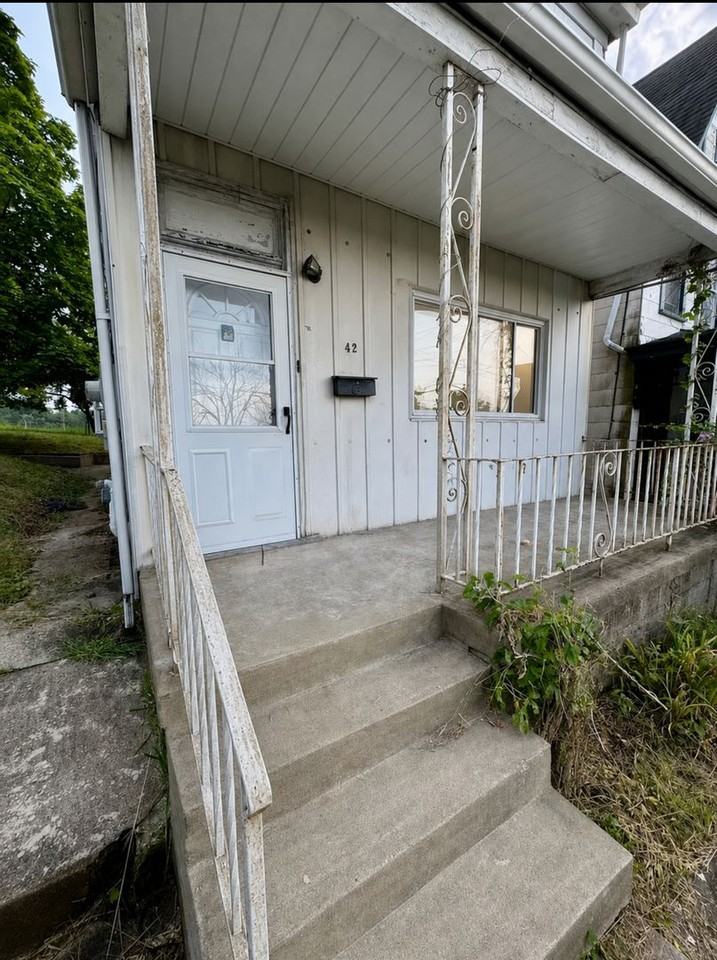 42 Climax St - Photo 2 of 44