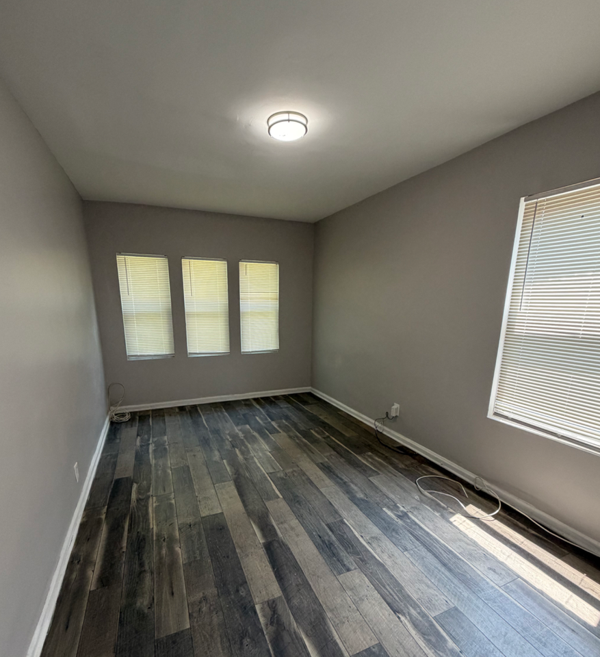 11550 S Church St - Photo 5 of 10