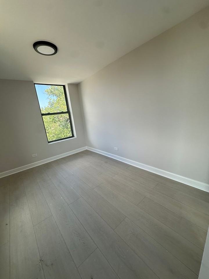 2744 W. 18th St - Photo 3 of 23