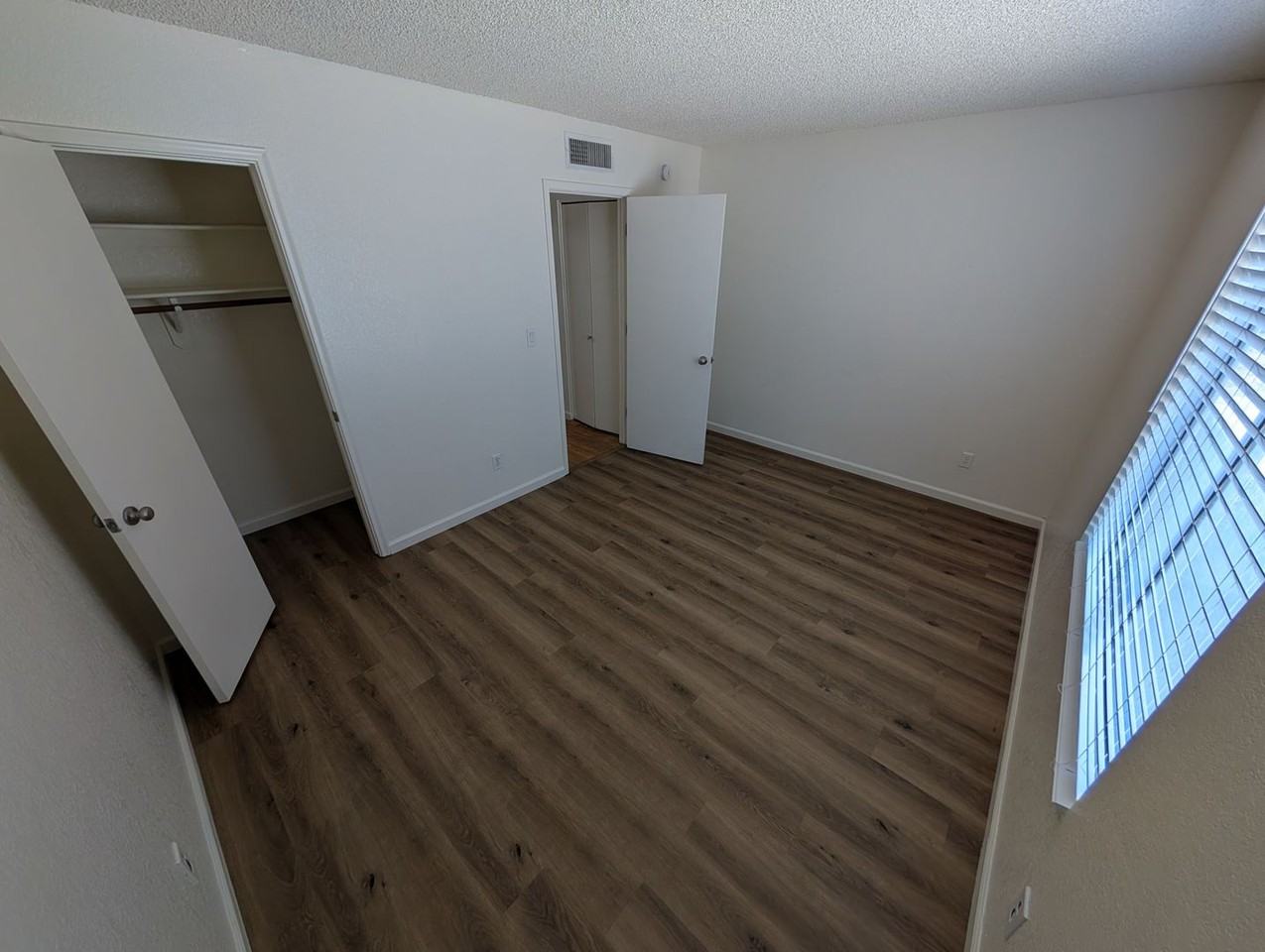 1430 N Leawood Pl - Photo 6 of 20