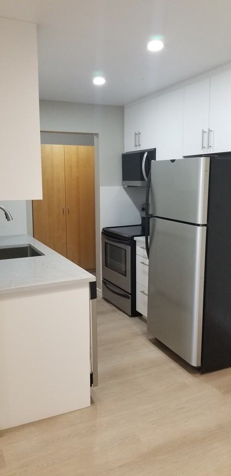 986 Huron Street - Photo 4 of 12